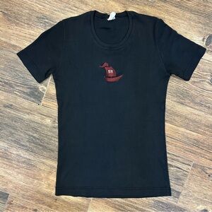 Y2K SR Embroidered Sailboat Tee – Black/Red Minimalist Graphic T-Shirt